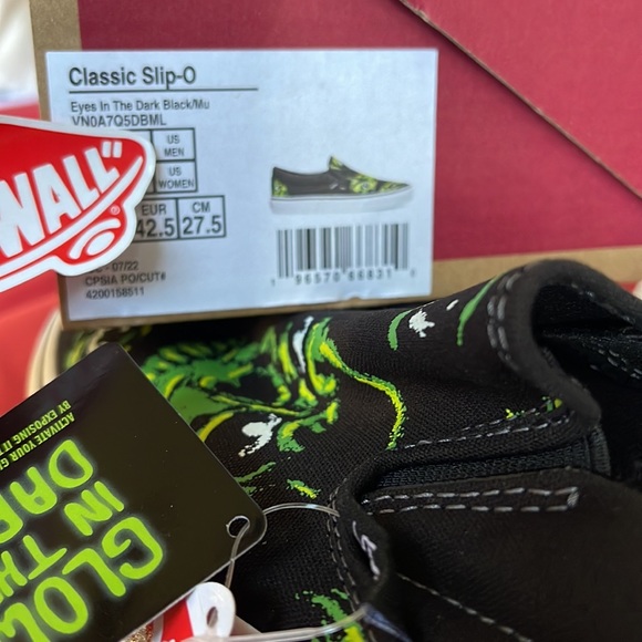 Vans Classic Slip-0n
Eyes In The Dark Black/Multi 
VINOA705DBML
WMNS sneakers - Picture 16 of 16